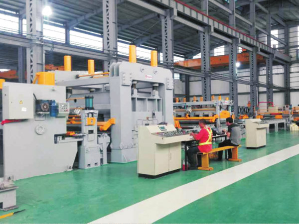 KJH25中(zhong)闆低速(sù)數控精(jīng)密開卷(juan)整平橫(heng)切生産(chan)線