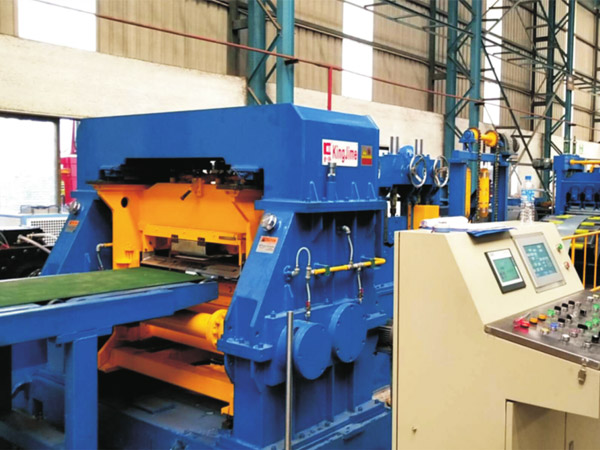 KJF100薄闆數(shu)控高速(su)精密開(kai)卷整平(píng)飛剪定(dìng)尺橫切(qiē)生産線(xian)